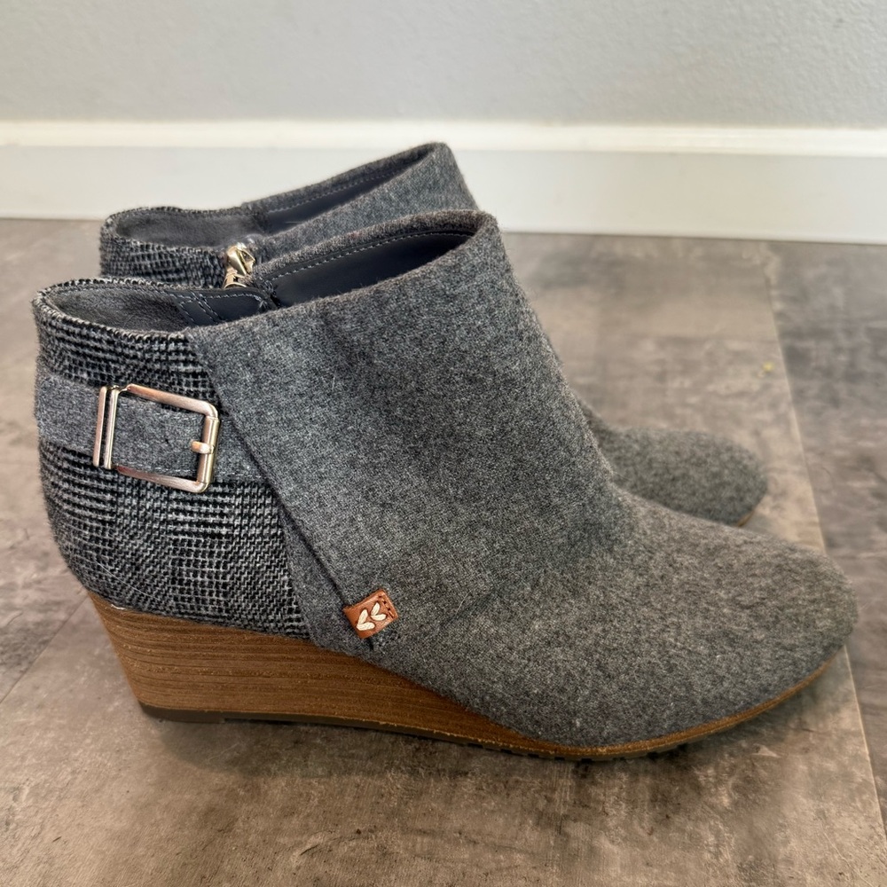 Dr. Scholl's Women’s Create Booties Ankle Boot in Mid Gray Flannel - Picture 3 of 8